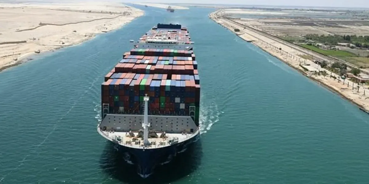 Carriers Resume Suez Canal Transits: Maersk, MSC, COSCO Return to the Red Sea — What It Means for China–GCC Shipping (September 2026)