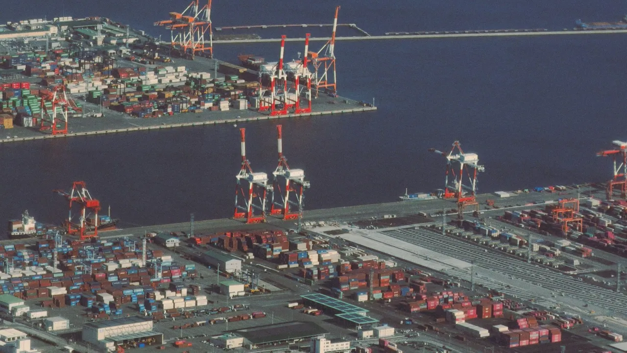 Maersk and Hapag-Lloyd Bring Back the China–Gulf FM1/AGX Loop — With Khor Fakkan In and Jebel Ali Out (October 2026)