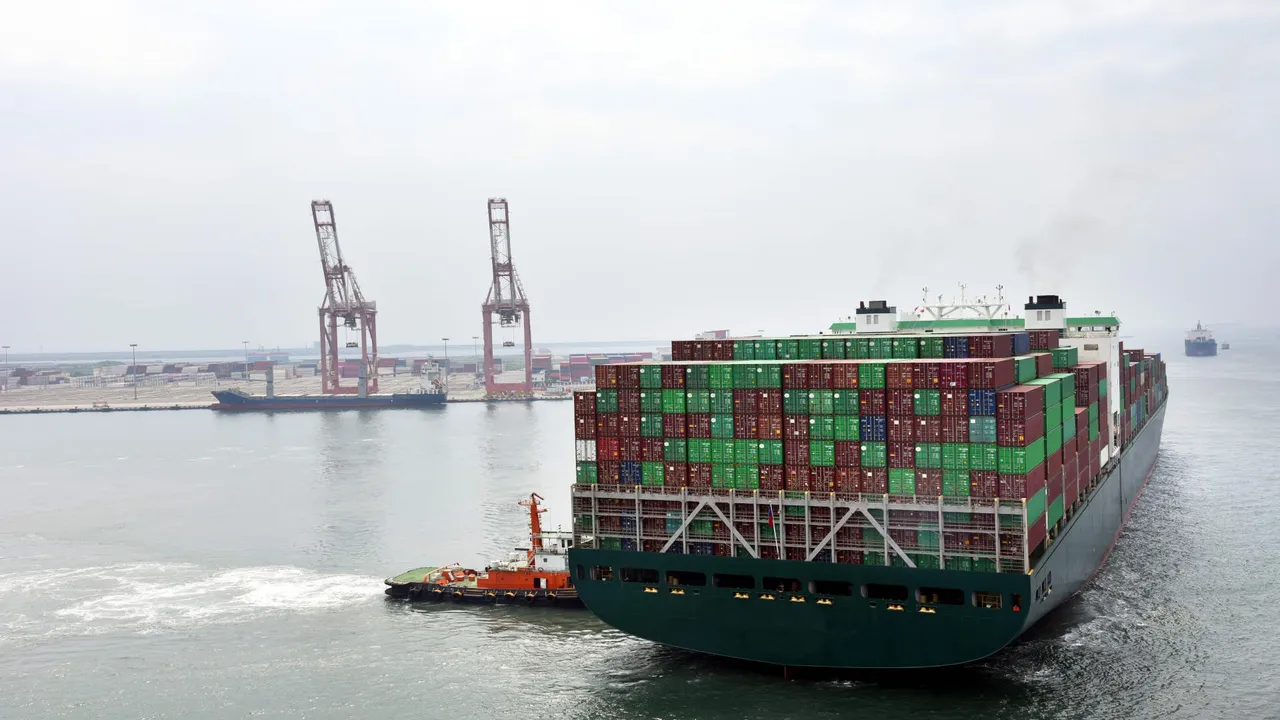 6 Saudi VLCCs Reroute Around the Cape of Good Hope: How It Affects Container Shipping to Jeddah & Dammam